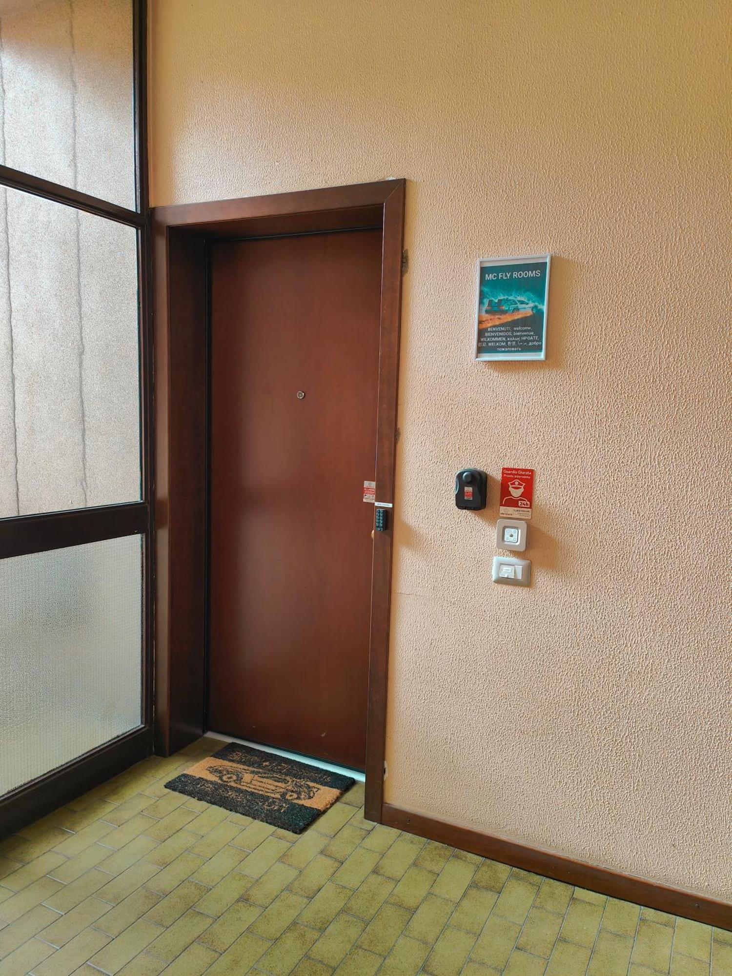 Mc Fly Rooms Malpensa Airport Gallarate Bagian luar foto